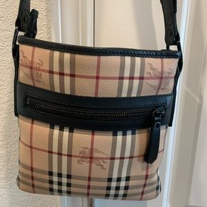 Authentic Burberry Crossbody bag in ver good condition